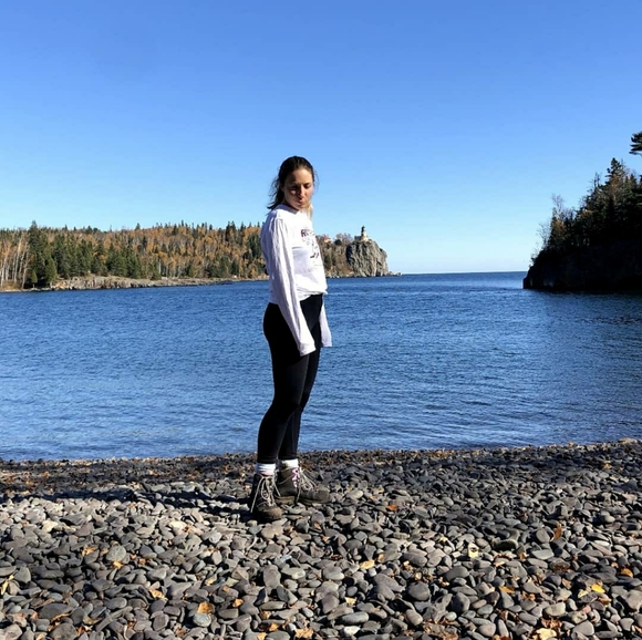 Meet your Posher, Karmen - Picture 2 of 5